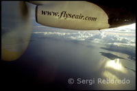 La companyia SEAIR vola a les Filipines. Sobrevolant l'illa de Panay. Les Visayas.