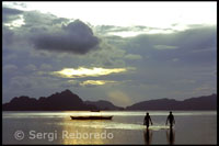 Parella d'enamorats a la Badia de Coronn-Corong. Arxipèlag Bacuit. Palawan.