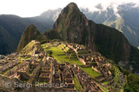 Vista global de l'interior del complex arqueològic de Machu Picchu.