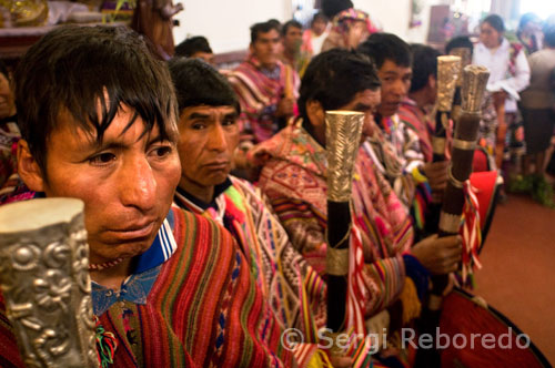 Aquest lloc arqueològic, considerat com un dels més importants en el Cusco, es troba a prop del poble de Pisac, d'origen colonial, i que alberga una fira dominical que atrau milers de visitants i habitants d'aldees remotes, vestits amb colorits vestits típics. Vacances característica de la processó de la ciutat Varayocs o alcaldes, els quals al voltant de les 9:30 am al cap a l'església per assistir a la missa tradicional celebrada a Quítxua, l'idioma inca.