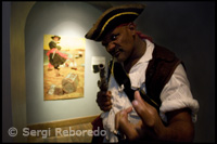 Actor vestido de pirata en el interior del Museo del Pirata. Nassau.  Bahamas