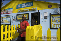 Bar-pub “Vic Hum Club”. Dunmore Town - Harbour Island - Eleuthera. Bahamas