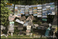 Exposición de matriculas al aire libre. Dunmore Town - Harbour Island -Eleuthera. Bahamas