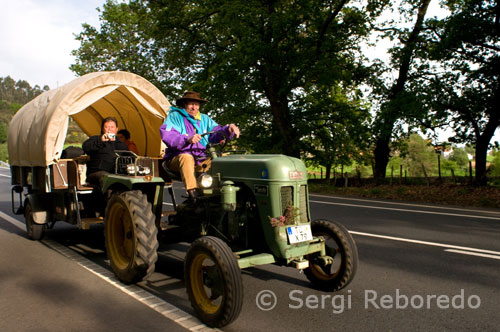 Uno de los más curiosos es la manera de hacer ver a bordo de un tractor de época.