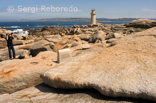 La "Piedra de Abalos' Muxía muchas de las propiedades que se le atribuyen, desde un propósito adivinatorios para verlo como una herramienta para demostrar la culpabilidad o inocencia de las personas.