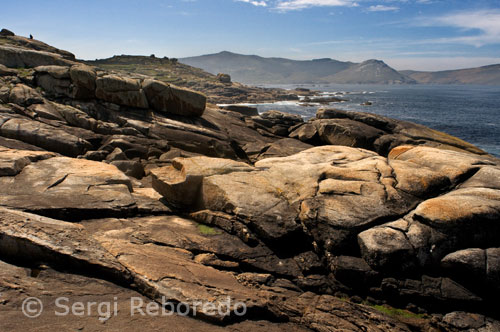 Con la cristianización de este lugar, las rocas de la Punta de la Barca, donde se practican los cultos paganos, eran muy importantes los monjes del cercano monasterio de Moraime, que dio lugar a la aparición de varias leyendas cristianas que tipo era el principal objetivo reducir la propagación del previamente cultivadas.