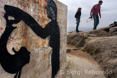 Graffiti en la parte trasera del faro de Fisterra.