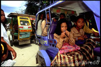 Moto-taxis. Triciclos. Carretera Central de Boracay.