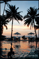 Piscina del complejo El Nido Resort en la isla Lagen Island. Palawan.