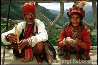 Tribu Ifugao vestidos con sus trajes típicos. Terrazas de arroz. Banaue. Norte de Luzón.