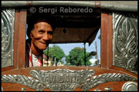 Conductor de kalesa. Las kalesas funcionan como taxis por la ciudad. Ilocos. Vigan. 