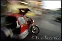 Otro medio de transporte son los triciclos. Mototaxis. Ilocos. Vigan.