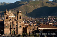 La iglesia de La Compañía de Jesús situada en la Plaza de Armas. Cuzco. 