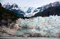 Juneau, Alaska, EUA .. La glacera de Margerie i la Muntanya Fairweather a Glacier Bay Parc Nacional d'Alaska EUA .. Tarr entrada al Parc Nacional Glacier Bay. Margerie glacera és una 21 milles de llarg (34 km) marea glacera aigua a Glacier Bay a Alaska i és part del Parc Nacional i Reserva Glacier Bay. S'inicia en el vessant sud de la muntanya Root, a la frontera d'Alaska-Canadà en la Serralada Fairweather, i flueix sud-est i nord-est de Tarr Inlet. Va ser nomenat per al famós geògraf i geòleg francès Emmanuel de Margerie (1862-1953), qui va visitar el Glacier Bay en 1913.