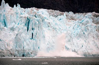 Juneau, Alaska, EUA .. La glacera de Margerie i la Muntanya Fairweather a Glacier Bay Parc Nacional d'Alaska EUA .. Tarr entrada al Parc Nacional Glacier Bay. Margerie glacera és una 21 milles de llarg (34 km) marea glacera aigua a Glacier Bay a Alaska i és part del Parc Nacional i Reserva Glacier Bay. S'inicia en el vessant sud de la muntanya Root, a la frontera d'Alaska-Canadà en la Serralada Fairweather, i flueix sud-est i nord-est de Tarr Inlet. Va ser nomenat per al famós geògraf i geòleg francès Emmanuel de Margerie (1862-1953), qui va visitar el Glacier Bay en 1913.