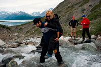 Juneau, Alaska, EUA .. Caminada a Reid glacera - Parc Nacional Glacier Bay, Alaska. EUA .. Els patrons de gel i neu a la glacera de Reid al Parc Nacional Glacier Bay, Alaska. Reid glacera és una glacera de 11 milles de llarg (18 km) a l'estat d'Alaska.