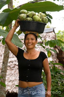 A woman riverside village of Timicuro I juanes selling some rice and chicken.