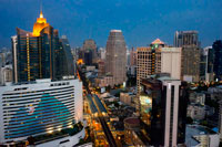 Bangkok. Landcape, vistes de Sukhumvit Road, tren del cel, Westin, Sheraton i gratacels de Sofitel Bangkok Sukhumvit. Bangkok. Tailàndia. Celebri L art de viure en un dels mons ciutats més vibrants i en una de les seves millors hotels Sofitel Bangkok Sukhumvit. Anticipar una bienvenue exuberant o la benvinguda al cor d'aquesta ciutat animada i cosmopolita. Gaudiu terrat xampany L'Occitane perfumats Journeys spa exploracions d'innovadors entrenaments asiàtica i europea cuina mitjanit i res de la tarda enmig d'un exuberant paisatge nou pisos d'alçada.