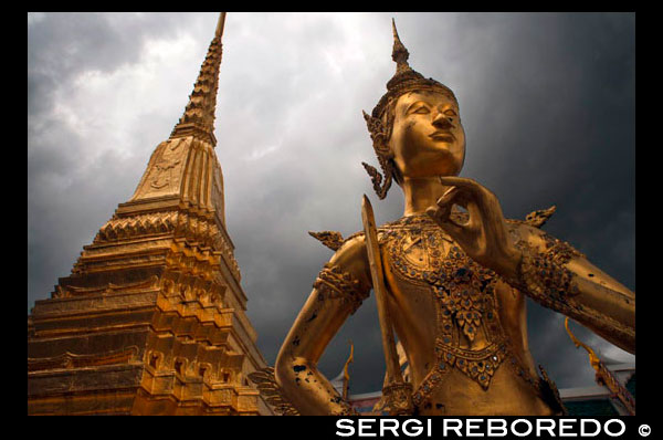 Grand Palace Wat Phra Kaeo Gold Statue Apsonsi Bangkok Thailand. Grand Palace and Emerald Buddha temple Wat Phra Kaeo. The Grand Palace RTGS: Phra Borom Maha Ratcha Wang is a complex of buildings at the heart of Bangkok, Thailand. The palace has been the official residence of the Kings of Siam (and later Thailand) since 1782. The king, his court and his royal government were based on the grounds of the palace until 1925. The present monarch, King Bhumibol Adulyadej (Rama IX), currently resides at Chitralada Palace, but the Grand Palace is still used for official events. Several royal ceremonies and state functions are held within the walls of the palace every year. The palace is one of the most popular tourist attractions in Thailand. The Outer Court or Khet Phra Racha Than Chan Na of the Grand Palace is situated to the northwest of the palace (the northeast being occupied by the Temple of the Emerald Buddha). Entering through the main Visetchaisri Gate, the Temple of the Emerald Buddha is located to the left, with many public buildings located to the right. The Temple of the Emerald Buddha or Wat Phra Kaew known formally as Wat Phra Si Rattana Satsadaram, is a royal chapel situated within the walls of the palace. Incorrectly referred to as a Buddhist temple, it is in fact a chapel; it has all the features of a temple except for living quarters for monks. Built in 1783, the temple was constructed in accordance with ancient tradition dating back to Wat Mahathat, a royal chapel within the grounds of the royal palace at Sukhothai, and Wat Phra Sri Sanpetch at Ayutthaya. The famed Emerald Buddha is kept within the grounds of the temple.