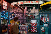 TGI divendres a Belfast, un dels restaurants de Centre comercial Victòria Square. Candy-ratlles decoració adornada amb una col · lecció cridanera de la cultura pop i saluda records esportius comensals en aquest restaurant de grans dimensions la plaça Victòria. Fabulosos bistecs, hamburgueses, fajitas flabbergasting generoses i amanides sensacionals tota la gràcia del seu menú de mamut ... i les porcions de la mida dels Estats Units són prou grans com per satisfer a la major gana. Parlant d'això - la cornucòpia de còctels amb 500 (sí, 500) embriagadores beuratges realment hauria de començar la festa. Fabulós per a un regal familiar i perfecte per a una nit d'amics a la ciutat. Trovit, el d'una posició prominent en la cantonada de nivell 2.