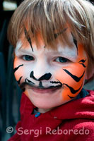 A child with painted face in St George’s Market. There has been a Friday market on the St. George’s site since 1604. The present St. George’s Market, built 1890-1896, is one of Belfast’s oldest attractions. As well as being home to some of the finest fresh produce, with customers travelling near and far to sample the delights of Friday and Saturday markets, it has become one of the City's most popular places to visit. Since its £4.5m refurbishment in 1997, this charming Victorian building offers one of the most vibrant and colourful destinations that Belfast has to offer. St. George’s Market has just been voted one of the top 5 UK markets in 2006 by the National Association of British Market Authorities.   The Friday Variety Market opens at 6.00am until 1.00pm. This is a hugely vibrant retail experience of 248 market stalls selling diverse wares from Atlantic Shark to zips, antiques to fresh fruit. The fish section alone contains 23 fish stalls and holds the reputation for being the leading retail fish market in Ireland. It is this eclectic mix that attracts thousands of people along each week to probably the best market in Northern Ireland. It’s easy to get caught up in the excitement as you barter with the friendly local stall holders for a bargain.  The City Food & Garden Market takes place in St George’s every Saturday from 9.00am to 3.00pm. Enjoy the best food tastes and smells brought by local producers, including beef from Armagh, award winning Irish Farmhouse Cheeses, free range eggs from Limavady, venison, pheasant in season and local organic vegetables from Culdrum Farm and Millbrook Farm. 