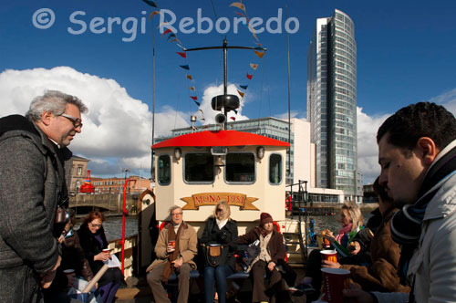 Titanic excursions amb vaixell. Únic proveïdor del món dels viatges amb vaixell al voltant de Port de Belfast, on Titanic es va dissenyar, construir i posar en marxa. Tenim més de 10 anys d'experiència en el subministrament de visites guiades, amb comentaris d'experts al voltant de Belfast port. Gaudiu d'una perspectiva única de la nova cara del port històric de Belfast que va construir més de 10.000 vaixells en la seva història. Explora tots els llocs al Barri Titanic en el Hop On Hop Off servei de taxi aquàtic. Únic proveïdor del món dels viatges amb vaixell al voltant de Port de Belfast, on Titanic es va dissenyar, construir i posar en marxa. Tenim més de 10 anys d'experiència en el subministrament de visites guiades, amb comentaris d'experts al voltant de Belfast port. Gaudiu d'una perspectiva única de la nova cara del port històric de Belfast que va construir més de 10.000 vaixells en la seva història. Explora tots els llocs al Barri Titanic en el Hop On Hop Off servei de taxi aquàtic.