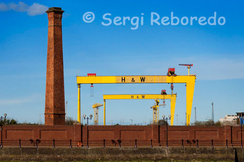 El Samsó i Goliat grues pòrtic s'han convertit en fites de la ciutat. Harland & Wolff és ara un líder de fabricació d'alta mar i el pati de la reparació de vaixells com el incorporat de Titanic el 1912. Harland i Wolff Heavy Industries és una empresa d'Irlanda del Nord la indústria pesada, que s'especialitza en la construcció naval i la construcció en alta mar, situat a Belfast, Irlanda del Nord. La drassana ha construït molts vaixells, entre els més famosos són el blanc de l'estrella trio Olímpic, Titanic i Britannic, Belfast de la Royal Navy HMS, els Andes de Royal Mail, la Creu Shaw Savill del Sud i Canberra, P & O. La història oficial de la companyia, "constructors navals per al món" es va publicar el 1986. A partir de 2011, l'expansió a alta mar el vent indústria de l'energia ha pres un lloc central i el 75% del treball de la companyia es basa en l'energia marina renovable. Davant la pressió de la competència (especialment pel que fa a la construcció naval), Harland and Wolff va tractar de canviar i ampliar la seva cartera, centrant-se menys en la construcció naval i més en l'enginyeria de disseny i estructurals, així com la reparació de vaixells, construcció i projectes costa fora competint pels projectes més importants a fer amb l'enginyeria de metall i la construcció. Això va portar a Harland i Wolff la construcció d'una sèrie de ponts a la Gran Bretanya i també a la República d'Irlanda, com el Pont de James Joyce i la restauració del pont del mig penic de Dublín, sobre la base de l'èxit de la seva primera incursió en el sector de l'enginyeria civil amb la construcció del pont Foyle, en la dècada de 1980. Projecte de construcció naval Harland i Wolff última de (fins avui) va ser el punt de Anvil MV, prop d'un dels sis vaixells idèntics punts de transport marítim de classes creades per al seu ús pel Ministeri de Defensa. El vaixell, construït sota llicència de Flensburger drassanes alemanys Schiffbau-Gesellschaft, va ser llançat el 2003. 