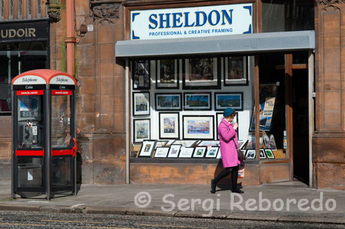 Shops around the Donegall Square. On the square are many banks or building society branches, including HSBC, Nationwide, Irish Nationwide, Santander, Bank of Scotland, Halifax, Co-operative Bank, First Trust Bank, Bank of Ireland, Northern Bank and Ulster Bank. Many of the above have their Northern Ireland headquarters on the square. The Northern Bank robbery occurred at the bank's headquarters on Donegall Square. In addition, it is the home to many leading Law Firms including; Millar McCall & Wylie, Sullivans, Rice & Company, McGriggors LLP, and Ferguson Solicitors. Notable buildings on the square include the Linen Hall Library and the Scottish Provident Building, now a five-star serviced office business centre. The Ten Square Hotel on Donegall Square South was originally a Victorian linen warehouse. Its exterior features carved portholes, with the faces of George Washington, Isaac Newton, Michelangelo and William Shakespeare protruding.