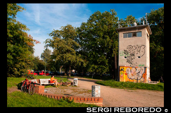 Museum der Verbotenen Kunst, Berlin, Germany. In 1990 a group of young artists created the Museum of the Forbidden Arts. This is an old watchtower border, which the Germans call Grenzwachturm created on the death strip, on the part of the wall that separated the western district of Kreuzberg. Inside this tower, various artists censored by the RDA exhibit their artwork.