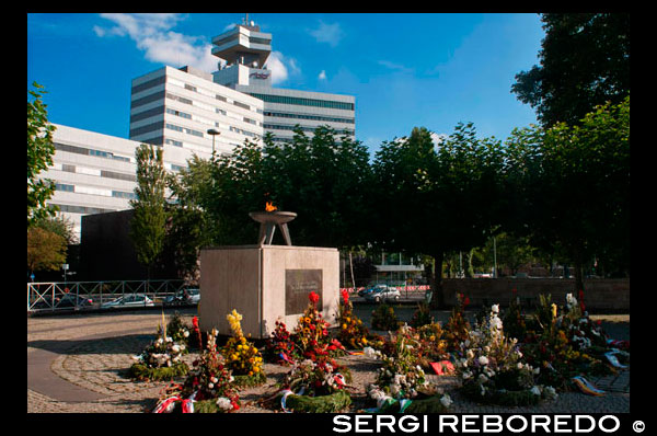 Memorial with an eternal flame and the words Freiheit Recht Friede, German for Freedom Law Peace, Monument to the German. The Theodor-Heuss-Platz (by residents simply called Theo) is a large city square in Berlin. It is located in the locality of Westend in the Charlottenburg-Wilmersdorf district. The following streets lead into Theodor-Heuss-Platz. The square was constructed between 1904 and 1908 and was named Reichskanzlerplatz. At the beginning the square was still without houses. On 21 April 1933 the square was renamed Adolf-Hitler-Platz. According to plans for the „Welthauptstadt Germania“ by Adolf Hitler and Albert Speer the square was to have an important role at the western end of the east-west axis. It was also planned to rename the square after Benito Mussolini as Mussoliniplatz. On 31 July 1947 the square's name returned to Reichskanzlerplatz. Six days after the death of the first Federal President of Germany, Theodor Heuss on 18 December 1963, the square was given its present name. In 2014, Google apologized after labeling Theodor-Heuss-Platz as Adolf-Hitler-Platz on its Google Maps service. Via Kaiserdamm, Bismarckstraße and Straße des 17. Juni, the Theodor-Heuss-Platz is connected in a straight axis with Ernst-Reuter-Platz, the Berlin Victory Column, the Brandenburg Gate as well as Unter den Linden street and the Schloßplatz. The axis is continued in the west by the Heerstraße in a straight line until Scholzplatz.