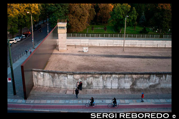 The Berlin Wall at Bernauerstrasse. The Berlin wall memorial in the Bernauerstraße. The Berlin Wall Memorial is the central memorial site of German division, located in the middle of the capital. Situated at the historic site on Bernauer Strasse, it will eventually extend along 1.4 kilometers of the former border strip. The memorial contains the last piece of Berlin Wall with the preserved grounds behind it and is thus able to convey an impression of how the border fortifications developed until the end of the 1980s. The events that took place here together with the preserved historical remnants and traces of border obstacles on display help to make the history of Germany’s division comprehensible to visitors.