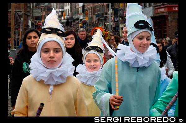 Belgium, carnaval of Binche. UNESCO World Heritage Parade Festival. Belgium, Walloon Municipality, province of Hainaut, village of Binche. The carnival of Binche is an event that takes place each year in the Belgian town of Binche during the Sunday, Monday, and Tuesday preceding Ash Wednesday. The carnival is the best known of several that take place in Belgium at the same time and has been proclaimed as a Masterpiece of the Oral and Intangible Heritage of Humanity listed by UNESCO. Its history dates back to approximately the 14th century. Events related to the carnival begin up to seven weeks prior to the primary celebrations. Street performances and public displays traditionally occur on the Sundays approaching Ash Wednesday, consisting of prescribed musical acts, dancing, and marching. Large numbers of Binche's inhabitants spend the Sunday directly prior to Ash Wednesday in costume. The centrepiece of the carnival's proceedings are clown-like performers known as Gilles. Appearing, for the most part, on Shrove Tuesday, the Gilles are characterised by their vibrant dress, wax masks and wooden footwear. They number up to 1,000 at any given time, range in age from 3 to 60 years old, and are customarily male. The honour of being a Gille at the carnival is something that is aspired to by local men