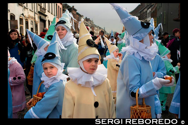 Belgium, carnaval of Binche. UNESCO World Heritage Parade Festival. Belgium, Walloon Municipality, province of Hainaut, village of Binche. The carnival of Binche is an event that takes place each year in the Belgian town of Binche during the Sunday, Monday, and Tuesday preceding Ash Wednesday. The carnival is the best known of several that take place in Belgium at the same time and has been proclaimed as a Masterpiece of the Oral and Intangible Heritage of Humanity listed by UNESCO. Its history dates back to approximately the 14th century. Events related to the carnival begin up to seven weeks prior to the primary celebrations. Street performances and public displays traditionally occur on the Sundays approaching Ash Wednesday, consisting of prescribed musical acts, dancing, and marching. Large numbers of Binche's inhabitants spend the Sunday directly prior to Ash Wednesday in costume. The centrepiece of the carnival's proceedings are clown-like performers known as Gilles. Appearing, for the most part, on Shrove Tuesday, the Gilles are characterised by their vibrant dress, wax masks and wooden footwear. They number up to 1,000 at any given time, range in age from 3 to 60 years old, and are customarily male. The honour of being a Gille at the carnival is something that is aspired to by local men