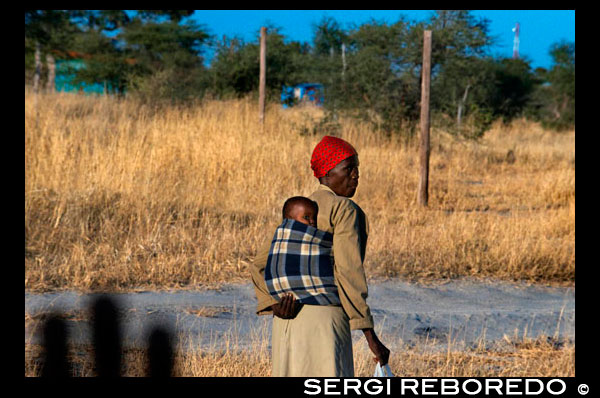 Some local tribes living on the edge of the reserve near Camp Khwai River Lodge by Orient Express in Botswana , within the Moremi Game Reserve Wild . Botswana. The first inhabitants of present Botswana were probably ancestors of the San ( also known as Bushmen ) hunters and gatherers , who now inhabit the arid steppes of south-western Botswana , and the Khoikhoi , from the north. Bantu -speaking tribes arrived in the region in the first century BC The ancestors of the Tswana , (now majority nation ) , were installed between the eleventh and twelfth centuries in the plains of the Vaal River (now the South African province of Transvaal ) . The Tswana were merged into eight powerful clans . The clan rivalries did not allow the Tswana create a kingdom like other nations in southern Africa . The music and dance is one of the strongest and most interesting attractions of Botswana. Both are linked and is characterized by its upbeat rhythms and catchy . In the Cultural Center Maitisong can appreciate music performances of all types as well as traditional dances. They are also cause for great celebration in the city national holidays Independence Day Botswana ( September 30 ) , Presidents' Day ( in July) and the Sir Seretse Khama Day ( July 1 ) . Worth staying a few days in Gaborone and its surroundings have great cultural villages , landscapes and nature reserves, mines , cave paintings and crafts. The city also offers several malls for shoppers , find crafts , wood, jewelry and souvenirs . Gaborone , offers a variety of accommodations and restaurants from very affordable to luxury