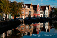 Langerei Street. A mixture of house styles alongside the central canal, make this a particularly attractive part of Brugge.