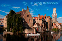 minutos. 6 - El Campanario de Brujas, Belfort (campanario medieval), Rozenhoedkaai, Puente sobre el Canal de Dijver 