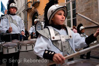 Drumband dINk band music in the Autoloze sondag festival in Bruges.