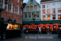 De Vier Winden (De Sneeuwberg) Restaurant. A fine setting accompanied with a delicious dinning experience, at good prices. The Restaurant is located directly on the Market Street and catches one eye immediately due to the rather surprising display of small thin screened televisions perching through the front windows. The Restaurant is split in to two sections, including a second stage. The orange room, as I call it, has a large screen TV hanging, which was showing at that time the latest mode from around the world. But I am certain that changes during popular Sport Events. The more relaxed atmosphere is in the adjoining room, (where there is no TV), presenting itself in a romantic light with fire place, decorated in a classical style, deep reds, wooden beams and candle light. The Staff is very attentive and friendly; willing to answer any questions you may have concerning Bruges itself (we tested them). We choose to eat a pot of mussels with a white wine brew accompanied with one of their specialty white wines from the region. As we would say in Swiss "Lecker", a simple form of saying "delicious".