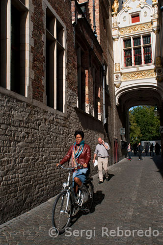 Blind Donkey Alley is a popular walkway in Brugge, Belgium. It leads from the Burg to Vismarkt. 