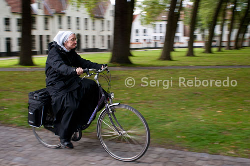 The Beguinage of Bruges was founded in 1245 by the Countess of Flanders, Margaretha of Constantinopel, daughter of Count Baldwin who conquered Constantinopel (now Istambul) during the crusades. In 1299, Philip the beautiful of France, placed the Beguinage under his own rule, thereby withdrawing it from the influence of the town magistrate.Visitors enter the place via a bridge over the canal. The entrance gate bears the date 1776. A lot of houses, however, are much older than that. Most date from the 17th and 18th century. Some houses were built in the 19th century in neo-gothic style. In the southern part is a little dead end street where still some houses of the 15th-16th century can be found. The largest and most impressive house is situated in the left corner behind the garden. It was here that the 'grootjuffrouw', or 'grand-dame' lived. It was she who ruled over the beguinage. The original church of the 13th century was destroyed by a fire in 1584. It was rebuild in 1609 and later again renovated in late baroque style. In the early middle-ages most beguines worked in the textile industry of the cities. It was not a religious movement exclusively for poor and needy women. Very often, girls from rich and noble families joined the beguine community. They were then very often chosen to become 'Grand mistress of the Beguinage' and they lived in the nicest houses, whereas the poorer beguines lived in the 'convents' which were houses were several sisters lived together. Most still-existing beguinages are situated in the Northern part of Belgium. Although, now, there are practically no beguines alive anymore , their beautiful beguinages still exist as museums, cultural centers or houses for elderly people. The most important beguinages in Belgium are situated in the following cities: Bruges, Kortrijk, Gent, Lier, Turnhout, Dendermonde, Hoogstraten, Leuven and Diest.