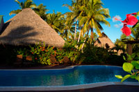 Aitutaki . Illa Cook . Polinèsia . El sud de l'Oceà Pacífic . Piscina de Aitutaki Lagoon Resort & Spa Hotel . Just al costat de la caseta d'activitats és la cascada de la piscina . La qual cosa és molt útil , ja que és també just al costat d'Aroa Beach . I pel fet que The Rarotongan està afortunadament situat just a la costa del sol occidental , en cas que hi sol durant tot el dia a la piscina , la platja i la llacuna - just fins a la posta de sol que és ( sovint un gloriós , resplendent illa posta del sol ) . Hi ha un munt de còmodes gandules de la piscina per gaudir, així que agafa el seu tovallola de la piscina / platja de cortesia de la caseta d'activitats i posa't còmode per a un altre dia al paradís . Després d'haver absorbit una mica de sol , prendre una capbussada a la piscina . Algú ho ha de fer . El sublim Aitutaki Lagoon Resort & Spa descansa sense esforç en la seva pròpia illa apartada , privada d' Motu Akitua - l'únic resort illa privada a les Illes Cook . Només un passeig de 2 minuts de la principal illa de Aitutaki per petit ferri privat , l'illa de Motu Akitua està envoltada d'àmplies , extenses platges del color del xampany . A partir d'aquí , com el nostre hoste podrà gaudir de l'única estació que dóna directament sobre llacuna més bella del món , ia partir d'aquí , es pot beure en les vistes encisadora d'una de les Meravelles del Món en el contingut profund del seu cor . Res et prepara per a la intensitat , la vitalitat , l'omnisciència , de blau extensió de la llacuna . Tan intens , tan expansiu , que no és només un color que es veu , es tracta d'un blau que se senti amb cada fibra del seu ésser . Aquesta és la raó per la qual han viatjat tot el camí a través dels oceans , de veure , de sentir, d'experimentar veritablement llacuna més bella del món . Allotjar-se al Aitutaki Lagoon Resort & Spa , vostè tindrà l'oportunitat no només per veure Aitutaki Lagoon com a turista dies podria , sinó per experimentar realment aquesta veritable meravella del món en tots els seus estats d'ànim.