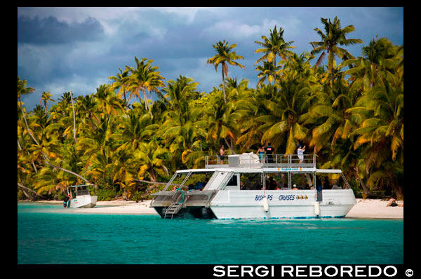 Aitutaki. Cook Island. Polynesia. South Pacific Ocean. Several tourist boats moored on the beach in One Foot.  Aitutaki's One Foot Island (Tapuaetai) won the 15th annual World Travel Award for Australasia's best beach. The travel industries equivalent to the Oscars. When you spend a day on One Foot Island it is easy to see why.This beautiful islet offers visitors to Aitutaki some of the best views of the magnificent Aitutaki lagoon. Most day cruises stop here for visitors to enjoy a swim, snorkel and picnic. At low tide you can wade across the sandbank to nearby islands. There are only a couple of houses on One Foot Island. One is the most laid back post office / passport office you will ever come across. While you don't need your passport to step foot on One Foot Island, make sure you bring it along to get it stamped as a unique souvenir of your trip to paradise. The best thing about Aitutaki is, with out a doubt its pristine lagoon. Water Taxis are readily available and can take you off to your own private island to enjoy an intimate day of unforgettable snorkelling, sunbathing or a romantic picnic – you name it!  You can also get your passport stamped at “One Foot Island” - the most popular attraction in the Cook Islands. One of the most interesting aspects of your travels to the Cook Islands will be your encounters with the culture and traditions of our people. The friendly locals welcome you with warm smiles that are sure to make your stay at Tamanu Beach Resort a truly unforgettable Pacific Island experience. Aitutaki is known as one of the most heavenly places on Earth. From the air, Aitutaki has to be one of the most beautiful sights in the world, and is just as stunning from the ground. With a lagoon teeming with marine life, plenty of things to see and do and topped off with a tropical climate, Aitutaki can’t be beaten for a vacation full of relaxation and fun. Whether you're part of a family, honeymooners, couples, a single traveler or a group, Aitutaki is the destination you’ve been dreaming about. With a location full of coconut palms, white sand beaches, and the clearest azure waters you’ve ever seen – it’s all just waiting here for you.  Aitutaki Lagoon is renowned as one of the most magnificent in the world and its many uninhabited islands make it the most popular destination of the Southern Islands Group. Take a four wheel drive tour, or hire a small scooter or free bicycle from Tamanu Beach Resort and explore the island on your own. A short trip up Mt Mauga Pu provides a fantastic 360 degree vista of the turquoise lagoon with even the most distant motu (small islands) in view. There are several lagoon tours available on Aitutaki; here at Tamanu Beach we can make tour arrangements for you during your stay including Kathy Guinea’s fishing tours where your fresh catch will be barbequed for you while you swim and laze on a secluded sandy beach!