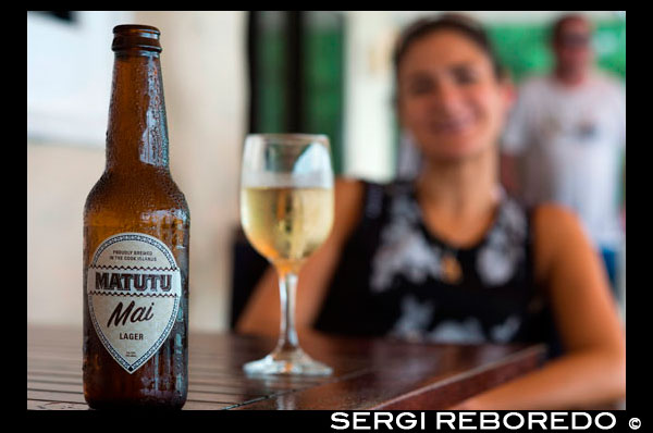 Rarotonga Island. Cook Island. Polynesia. South Pacific Ocean. A girl sipping a Matutu Mai beer, typical beer of the Cook Island. Matutu Brewing Company is based in Vaka Takitumu on the island of Rarotonga. We are two families of patriotic Cook Islanders aiming to produce premium beers and beverages that will be iconic to the Cook Islands experience. Our beer is currently available in all reputable cafes, restaurants, resorts and bars in Rarotonga and in some outer islands resorts and cafes. Brewing is a long established practise in the Cook Islands called "tumunu".  Matutu is the only brewing company located in the Cook Islands. You can find us in the village of Tikioki, on the Island of Rarotonga. Matutu boutique beers are brewed in small batches using only premium brewing ingredients. We handcraft each brew, and bottle to order to ensure that our beer arrives fresh to you. At present we brew 'Mai' our Lager, 'Kiva' our Pale Ale and the recently launched 'Matutu' our draught. Mai – Lager Mai is an authentic Lager brewed with German Pilsner malt and the addition of four hops which give this beer its distinctive notes. Super Alpha and Hallertau hops are added early to this brew which ensures it's crisp, bitter taste, while the later additions of Saaz (B and D) give off the estery aromas and flavours. These combined with brewer's passion give you genuine flavours to savour while quenching your thirst.