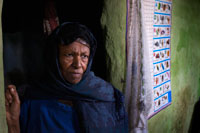 Interior de una de las casas más antiguas de la ciudad de Gondar. Gondar es una ciudad que a pesar de su potencial turístico percibimos como muy empobrecida, pero desconozco si corresponde a la realidad de la globalidad de la zona. Muchos de sus habitantes emigraron a Estados Unidos y desde allí envían dinero a sus familias. Esto, junto al turismo que atrae el recinto real, permite que la ciudad tenga una entrada extra de divisas y que parte de su población no viva tan al límite.