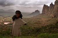 Trekking in Gheralta. To access the churches nestled in the rocks found at the top of the mountains of Gheralta need a walk with climbing sections. Some locals, like this child presented to help visitors with a tip that often reach 100 birr. At the top are hiding at least one quarter of the large stone monuments in the region. Between the eighth and fifteenth century, an army of artists, sculptors, architects and excavators created a network of churches settled in inaccessible mountains that are carved into the rock of Gheralta Amba, Amba White and the regions and Agame Tembien.