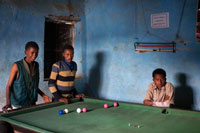 Los billares son algo habituales en casi todos lo pueblos etíopes por pequeños que sean. En ese caso se trata de uno de los billares del poblado de Hausein, en la falta de las montañas de Gheralta.