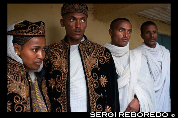 A couple about to marry in the modern church of St Mary of Zion. The Church of St. Mary of Zion in Aksum (Ethiopia). It belongs to the Coptic Patriarch of Ethiopia one of the patriarchs of the Coptic Church. According to tradition, this Basilica is kept the Ark of the Covenant, which was allegedly deposited there by Menelik I, son of Solomon, although we can not fully secure because there is a whole discussion on the exact location, but the theory that is in the Church of St. Mary of Zion is the strongest. The Ark of the Covenant was a sacred object that held the stone tablets with the Ten Commandments, Aaron's rod that budded, and the manna that fell from heaven. The importance of such an object is from its symbol as covenant between God and the Jewish people. Women can not go inside since the old church was destroyed by a pagan queen. Currently the Ark is the central point of worship and Christian worship in Ethiopia, not in vain, the 20,000 Ethiopian temples contains a replica of the Ark of the Covenant. Unable to enter the temple and a monk only properly prepared is the only one who has the privilege to access the building.