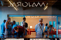 Formentera. Majoral mediterrània Inspirat Joieria. Formentera-Barcelona. Enric Majoral s'inspira en la bellesa i el drama de la terra i del mar de Formentera, així com les moltes cultures precedents d'aquesta illa espanyola a la Mediterrània. Fascinat amb joies com a forma de comunicació moderna i antiga, que té un veritable geni per crear peces que són modernistes i orgànica, impressionant en la seva senzillesa, amb base clàssica. Tots ells també tenen la Majoral mira, i per tant, sentir l'Formentera.