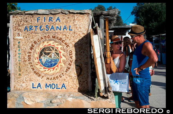 Hippy Market, Pilar de la Mola, Formentera, Islas Baleares, España, Europa España; Formentera; isla; hippy; mercado; Pilar de la Mola; mola; turistas; recuerdos; artesanía; justo; balear; eco; la moda; barato; más barato; ecológica; alternativa; vender; comprar; Baleares; atrraction; destino; Europa; Europea; vacaciones; viajar; islas; mediterráneo; fotos; colocar; español; sol; turismo; turístico; vacaciones; vista; Baleares; hermosa; belleza; el paraíso; divertido; feliz; costera; paradisíaca; popular