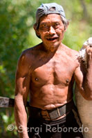 The inhabitants of Gili Meno are mostly devoted to fishing and agriculture, although the tourism industry is also booming. A local farmer. Gili Meno.